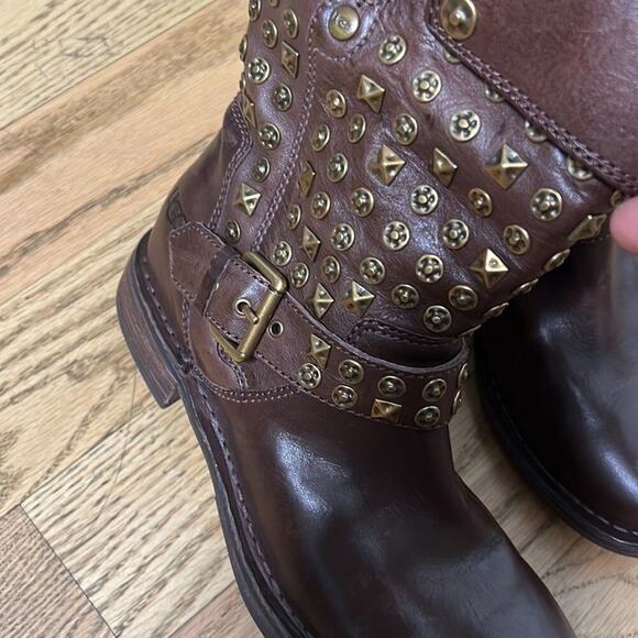 UGG AUSTRALIA CONOR‎ STUDDED BOOTS SIZE 6.5 - Picture 3 of 9